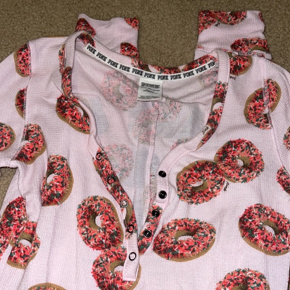 VS PINK DONUTS ONESIE 🍩 - Picture 3 of 7